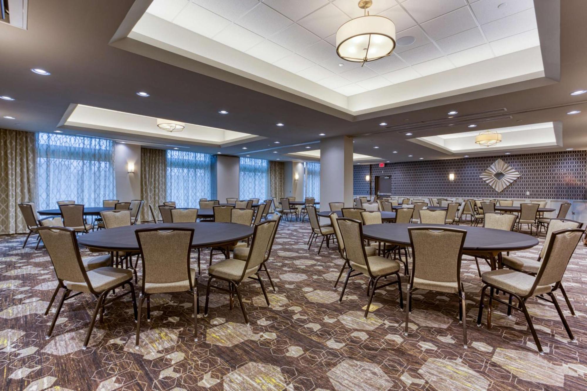 Drury Inn & Suites Cleveland Beachwood Exteriör bild