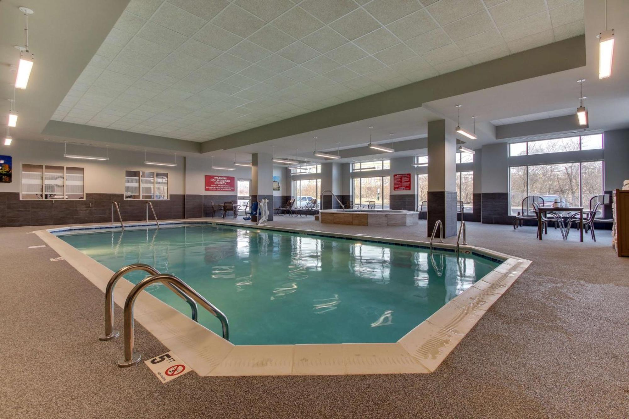 Drury Inn & Suites Cleveland Beachwood Exteriör bild