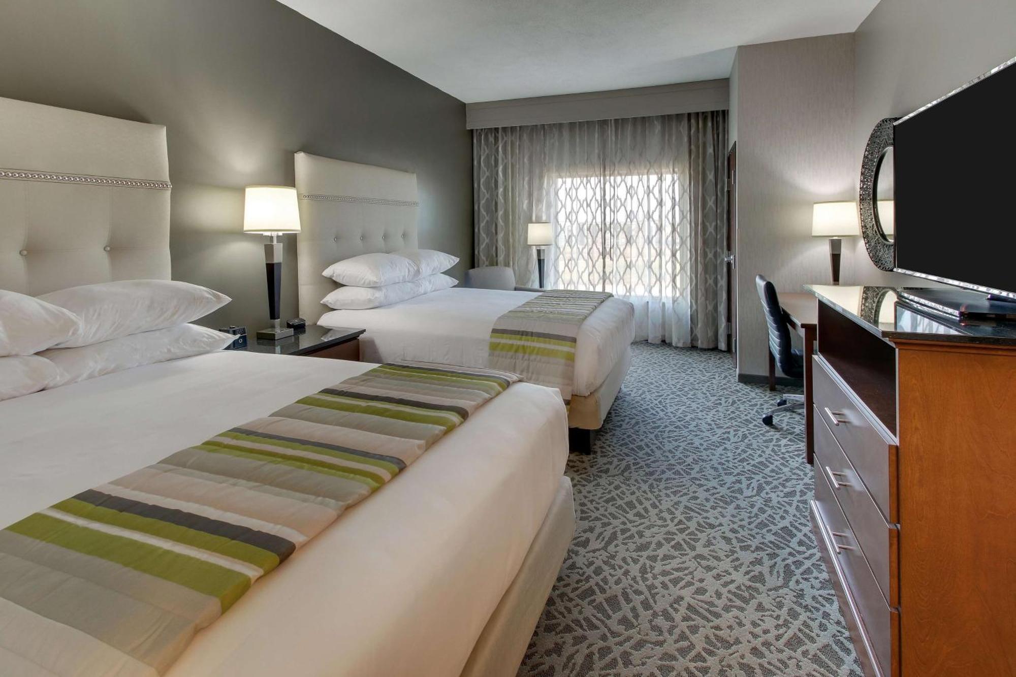 Drury Inn & Suites Cleveland Beachwood Exteriör bild